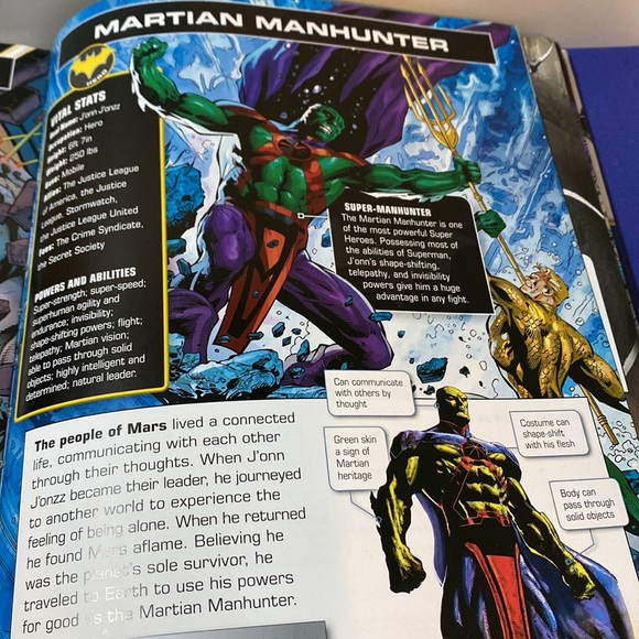 2016 DC Comics Batman Character Encyclopedia 203 Characters - Picture 8 of 10